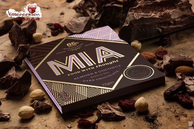 MIA 米娅
杏仁和椰子
65%可可含量黑巧克力 MIA 米娅
杏仁和椰子
65%可可含量黑巧克力