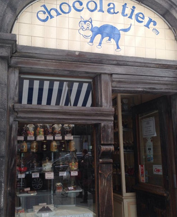 法国海滨小城图凯忧郁蓝色猫咪的家 AU CHAT BLEU 巧克力店